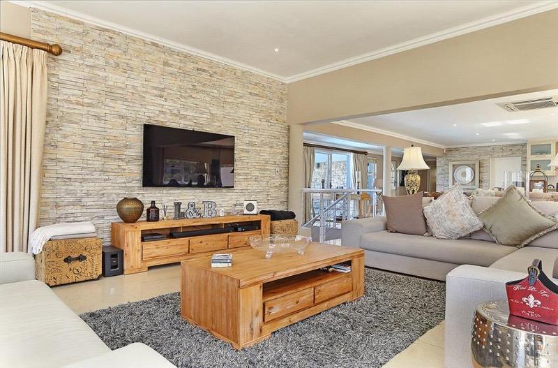 To Let 4 Bedroom Property for Rent in Dennegeur Western Cape